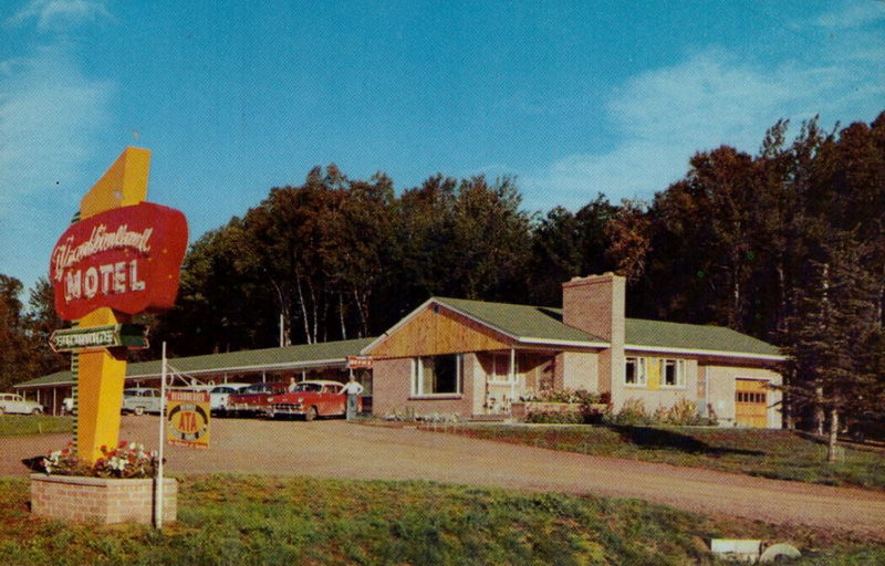 Vacationland Motel - Old Postcard (newer photo)